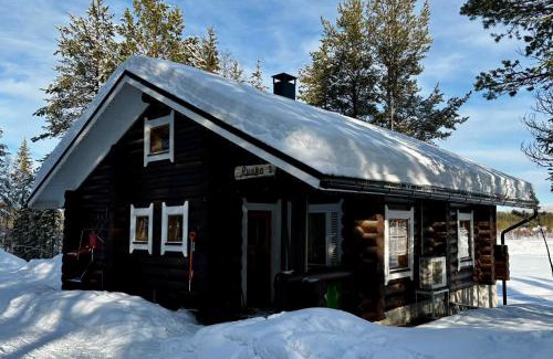 Akaslompolo Ski Chalet | Ruska 2, Ylläs, Äkäslompolo, Lapland - Log Cabin with Lake and Fell Scenery