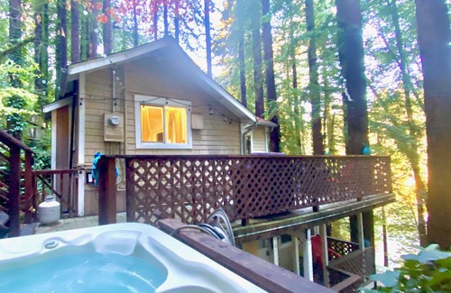 Northwood House | Russian River Privacy In The Redwoods - Hot tub/Fire pit table/Decks/Relaxation!