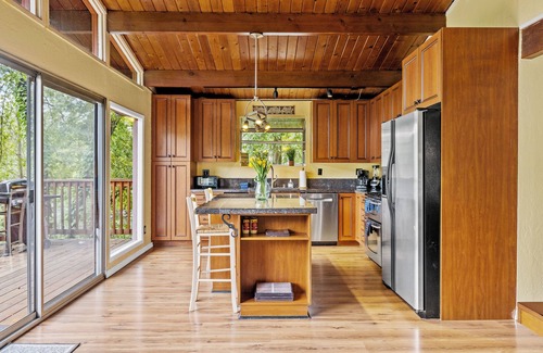 Hacienda House | Russian River Retreat with Hot Tub, BBQ, & Deck
