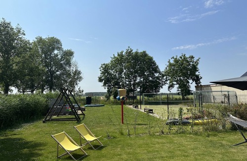 Municipality of Culemborg Cottage | Rust en Ruimte in een Knusse Cottage aan de Lek Naast Werk aan het Spoel
