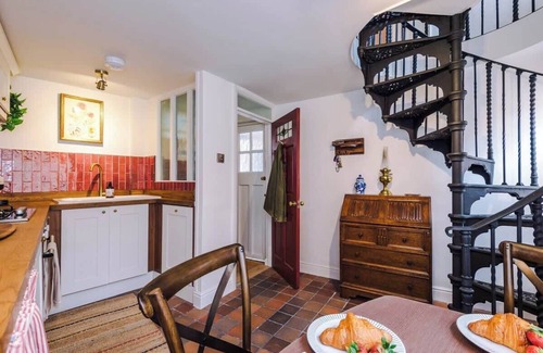 Chester House | Rustic Chester Cottage Near Shops & Terrace