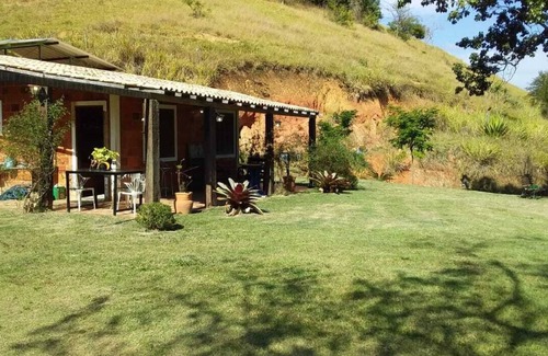Comendador Levy Gasparian House | Rustic site with lakes