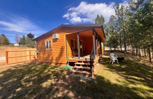 Valley House | Rustic 1 bd 1 ba Cabin at New Waitts Lake Resort