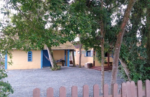 Centro Cabin | Rustic 1 or 2 bedroom cottages 200 meters from Bombinha's beach (wooded)