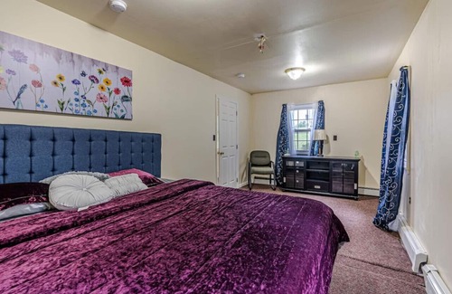 Waynesboro House | Rustic 10BR MountainTop Cottage