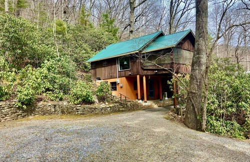 Black Mountain Cabin | Rustic 1940's Appalachian Summer Cabin w/hot tub - Black Mountain