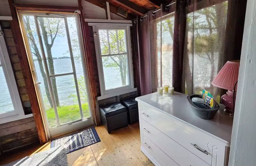 Frontenac Cottage | Rustic 2 bdrm cottage on Dog Lake, Rideau Canal. Complete Privacy. Quiet Lake.