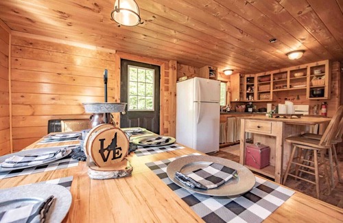 Canaan Apartment | Rustic 3BR Cabin OFF-GRID Cabin