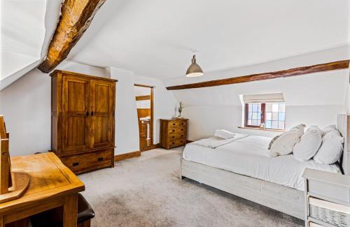 Snarestone House | Rustic 5 Bed Farm House in Derbyshire, sleeps 9