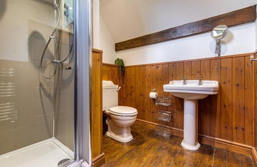 Snarestone House | Rustic 5 Bed Farm House in Derbyshire, sleeps 9