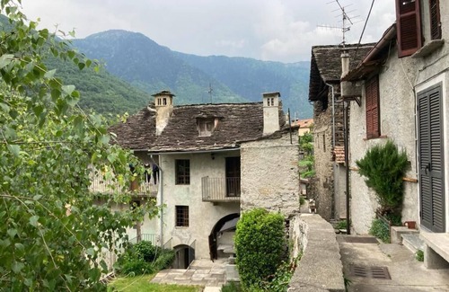 Montescheno House | Rustic 5-Bedroom House with Alpine Views for Year-Round Active Holidays!