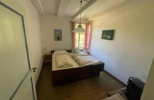 Bodenwerder House | Rustic accommodation on the edge of the forest - hikers, children and cyclists welcome
