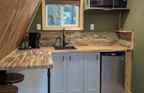 Regional District of Nanaimo Cabin | Rustic AFrame Tiny Home, Minutes from stunning waterfalls and beautiful beaches!