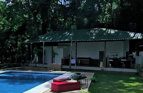 Mairipora Ski Chalet | Rustic and cozy little castle chalet with pool, fireplace and night cinema!
