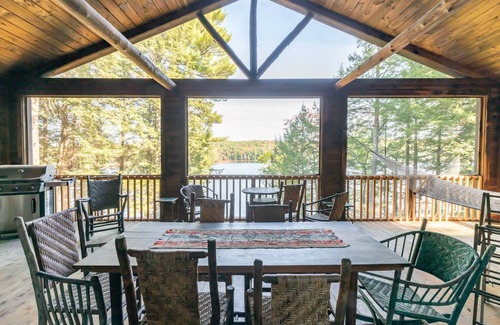 Pittsfield House | Rustic and luxurious 4 bedroom house on secluded NH lake!