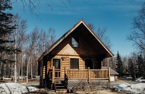 Wasilla Cabin | Rustic and Warm Alaskan Log Cabin!
