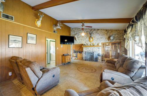 Llano House | Rustic and Western House on Lake - Swim and Fish!