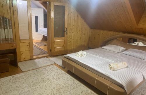 Moisei Apartment | Rustic Apartament