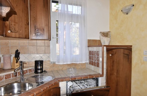 Umag Apartment | Rustic apartment in Umag, WiFi, air-conditioned, garden, parking, barbecue