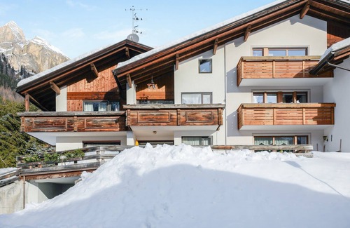 Colfosco Apartment | Rustic Apartment near Ski Areas with Wi-Fi, Garden and Terrace