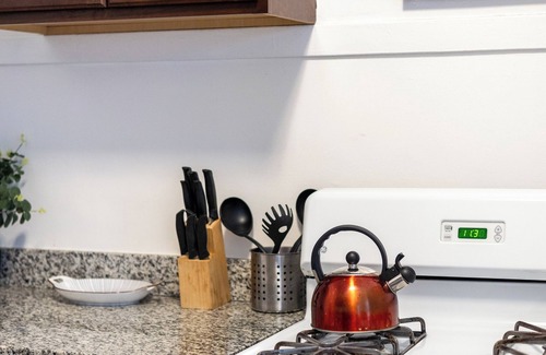 Berwyn Apartment | Rustic APT |Near Hosp| 25mins to ORD|MDW|DT|Free Parking&Wifi