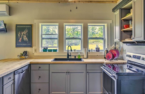 Hendersonville House | Rustic & Authentic Farm Stay by DuPont Forest!