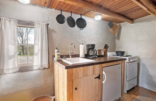 Batesville Apartment | Rustic Bailey's Retreat Cabin Near Wineries!