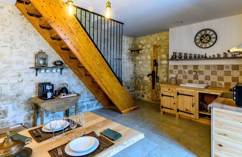 Vauxaillon House | Rustic barn in the countryside. Perfect for recharging your batteries!