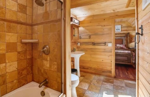 Victor House | Rustic Barn on 51 Acres