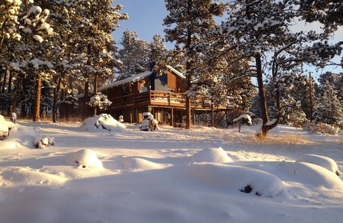 Boulder House | Rustic Beautiful Lg Colorado Rockies Mtn Home w/Lg Hot Tub Border Ntl Forest