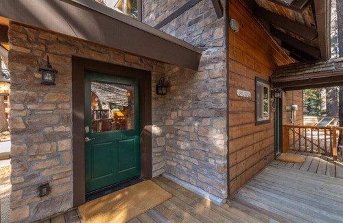 Chamberlands House | Rustic Beauty in Chamberlands Full Beach & Pool