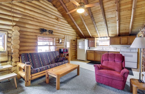Puposky Apartment | Rustic Bemidji Cabin w/Boat & Lake Access!