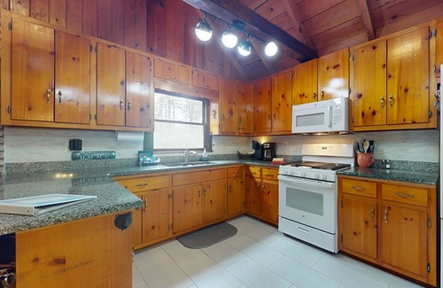 Epworth Cabin | Rustic Blue Ridge Cabin with Porch, Central AC and Gas Fireplace