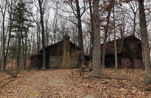 Nashville House | Rustic but comfortable private cabin in the woods