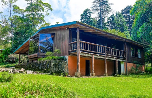 San Jose De La Montana Cabin | Rustic Cabin W/High-Speed WiFi, Full Kitchen, Great Views, Large Deck & More