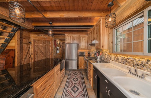 Elk Meadows House | Rustic Cabin, Amazing Views of the Mountains, with sled hill - STR 2022-092