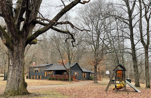 Silva House | Rustic Cabin in Hunters' Paradise!