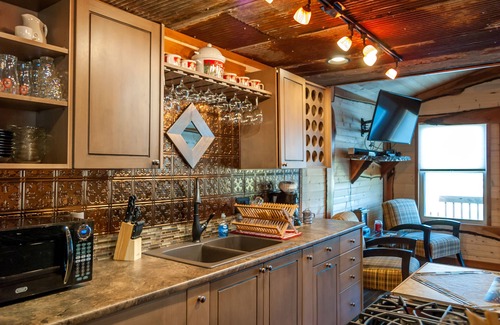 Makanda Cabin | Rustic Cabin - Jetted Tubs - Wi-Fi - Wonderful Views - Grill - Firepit - Porch