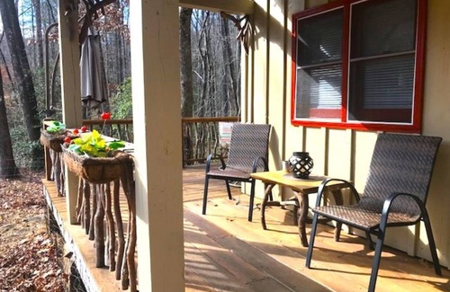 Cleveland Cabin | Rustic Cabin minutes From Table Rock State Park