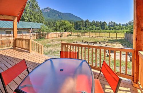 Packwood House | Rustic Cabin Near Mt Rainier Fire Pit and BBQ!