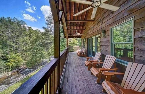 Blue Ridge Cabin | Rustic Cabin on the rapids of Toccoa River