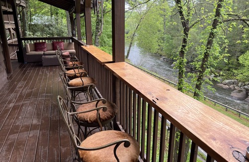 Blue Ridge Cabin | Rustic Cabin on the rapids of Toccoa River