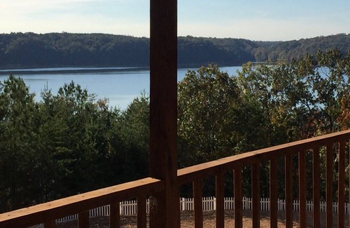 Cherokee House | Rustic Cabin overlooking Pickwick Lake
