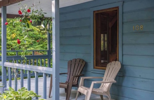 Saint-Faustin-Lac-Carre Cabin | Rustic chalet in Mont-Blanc, lakeside, 4 bedrooms