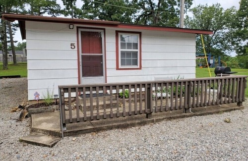 Gamaliel Cabin | Rustic Charm Cabin for Families, Couples, or Fishing, Hunting ON Norfork Lake!