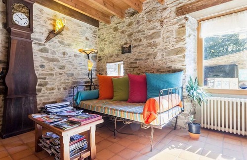 Bouvron Bed & Breakfast | Rustic Charm in Bouvron: Cozy Room, Private Ensuite, Child-Friendly Amenities & Fireplace Breakfast