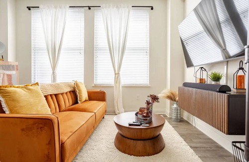 Market East District Apartment | "Rustic Charm in Downtown Indianapolis"