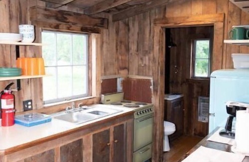 Cane Valley Cabin | Rustic Charm: Lake Cabin Getaway