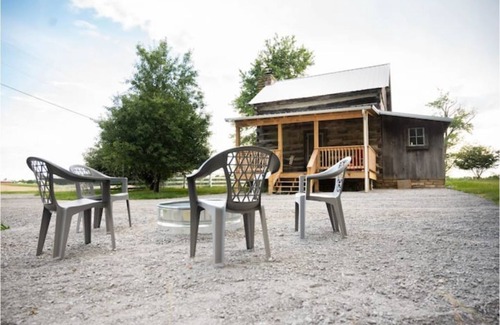 Cane Valley Cabin | Rustic Charm: Lake Cabin Getaway