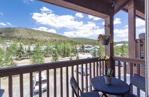 Breckenridge Condo | Rustic & Charming Breckenridge Getaway